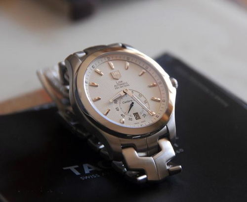 豪爽川表友 一萬多豪雅腕表被劃傷，寬容化解銷售風波